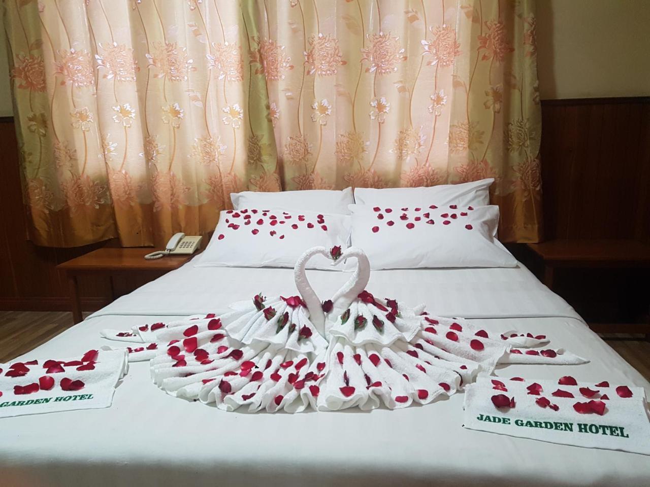 Jade Garden Hotel Bago Exterior photo